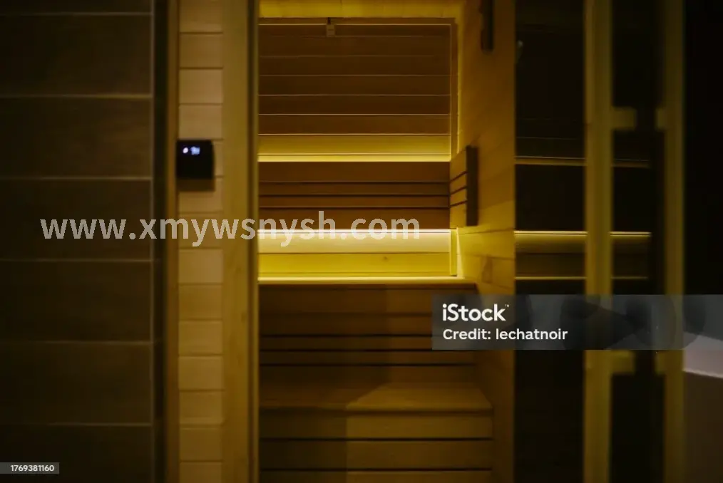 正在进行干蒸的顾客